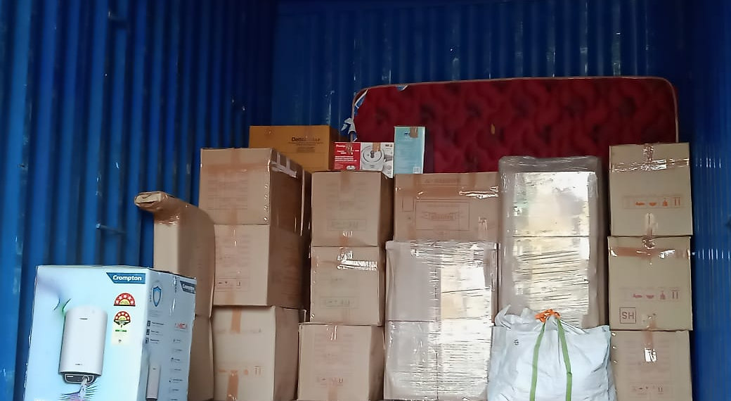 Moving truck
